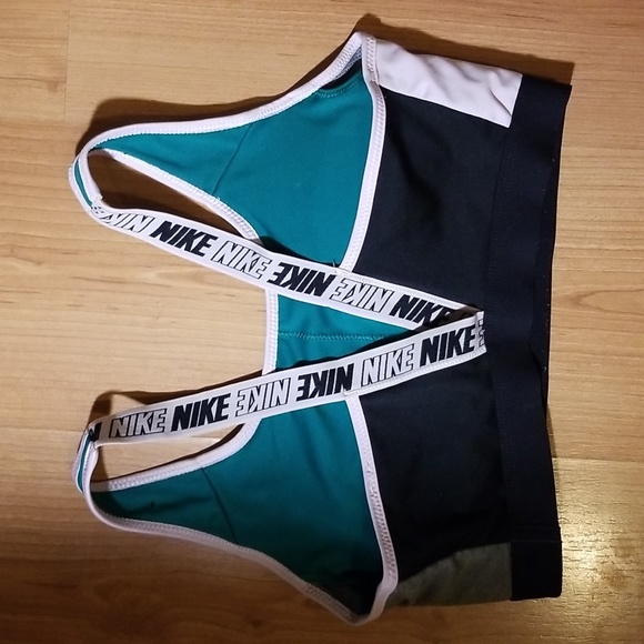 Nike sports bra/workout top - Picture 2 of 2